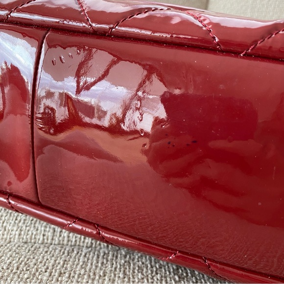 CHANEL red patent leather quilted bag - Picture 7 of 16